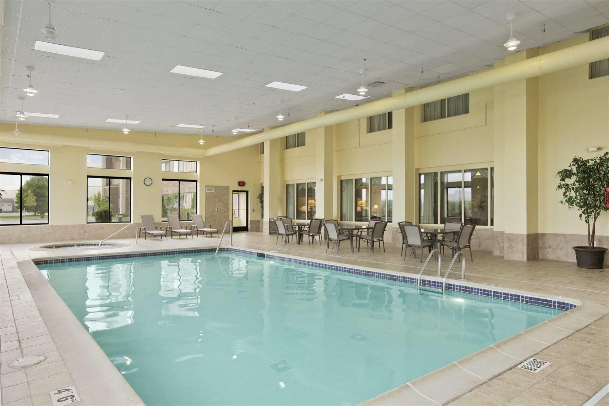 Best Western Warren Hotel Exterior photo
